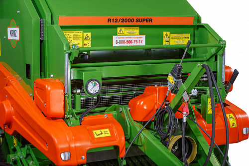 Rotobaler R12 / 2000 Super with bale mesh tier, automatic lubrication of chains and bearings